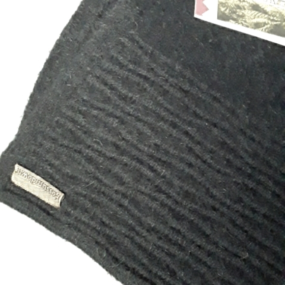 NWOT POSSUMDOWN Merino Wool Blend Scarf, Black - Picture 2 of 9